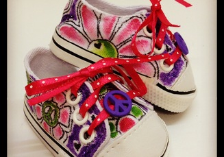 Small_american_girl_peace